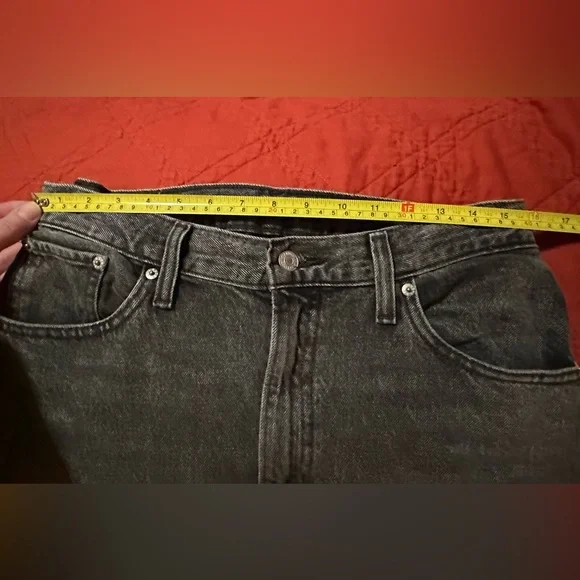 Levi’s Cinch Barrel Leg Women Jeans in Faded Black - Picture 10 of 13